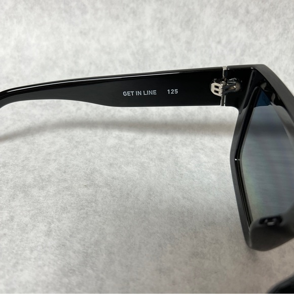 Quay Australia Get In Line Oversized Shield Sunglasses Black Smoke Green Fade - Picture 6 of 10